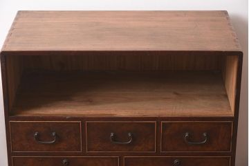 アンティーク家具　和製アンティーク　昭和初期　総楠木材(クスノキ)　指物家具　上手物　レトロな佇まいが可愛らしい小箪笥(引き出し、収納棚、戸棚、小物収納)(R-040058)