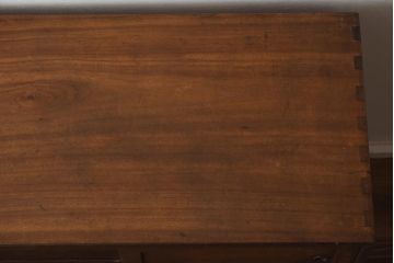 アンティーク家具　和製アンティーク　昭和初期　総楠木材(クスノキ)　指物家具　上手物　レトロな佇まいが可愛らしい小箪笥(引き出し、収納棚、戸棚、小物収納)(R-040058)