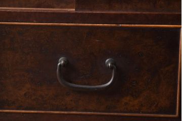 アンティーク家具　和製アンティーク　昭和初期　総楠木材(クスノキ)　指物家具　上手物　レトロな佇まいが可愛らしい小箪笥(引き出し、収納棚、戸棚、小物収納)(R-040058)