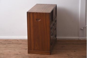 アンティーク家具　和製アンティーク　昭和初期　総楠木材(クスノキ)　指物家具　上手物　レトロな佇まいが可愛らしい小箪笥(引き出し、収納棚、戸棚、小物収納)(R-040058)