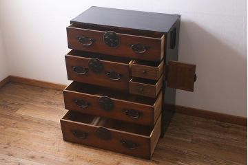 アンティーク家具　明治期　前面桐材　鶴亀図　上質な和の雰囲気漂う重ね箪笥(衣装箪笥、桐箪笥、桐たんす)(R-040072)