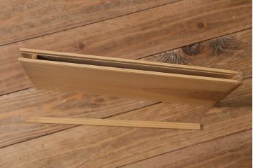 アンティーク家具　明治期　前面桐材　鶴亀図　上質な和の雰囲気漂う重ね箪笥(衣装箪笥、桐箪笥、桐たんす)(R-040072)