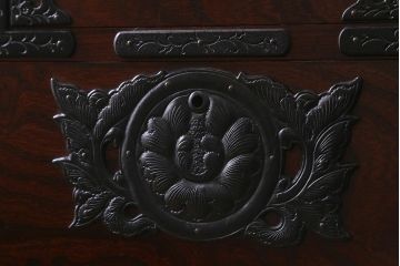 中古　伝統民芸　岩谷堂箪笥　こだわりの意匠が目を引く衣装箪笥(整理箪笥、引き出し、チェスト)(R-040074)