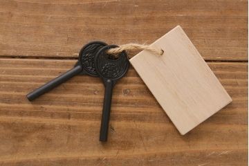 中古　伝統民芸　岩谷堂箪笥　こだわりの意匠が目を引く衣装箪笥(整理箪笥、引き出し、チェスト)(R-040074)