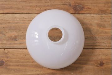 アンティーク照明　昭和初期　半月型のガラスシェードが和む空間を演出するペンダントライト(天井照明、吊り下げ照明)(R-040079)