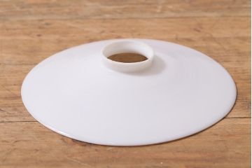 アンティーク照明　戦前　昔懐かしい白い平笠シェードの吊り下げ照明(天井照明、電笠、ペンダントライト)(R-040081)