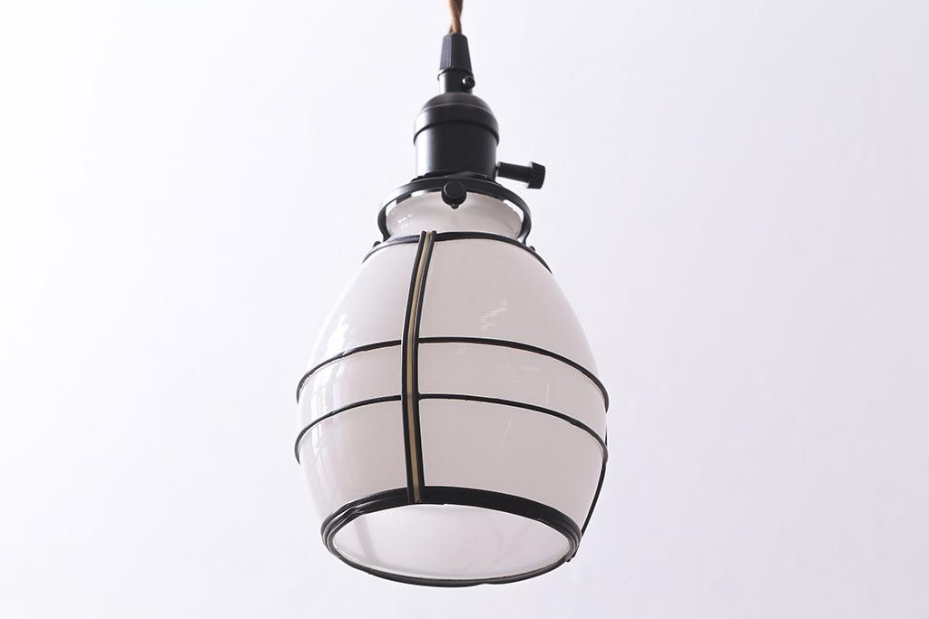 アンティーク照明　シンプルなラインが趣あるレトロな吊り下げ照明(天井照明、電笠、ペンダントライト)(R-040082)