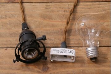 アンティーク照明　シンプルなラインが趣あるレトロな吊り下げ照明(天井照明、電笠、ペンダントライト)(R-040082)