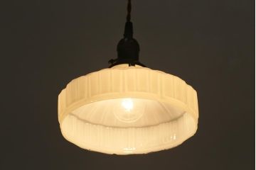 アンティーク照明　レトロなプレスガラスシェードのペンダントライト(天井照明)(R-040084)