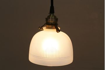アンティーク照明　上品な雰囲気漂うオパールガラスのペンダントライト(天井照明、吊り下げ照明)(R-040085)