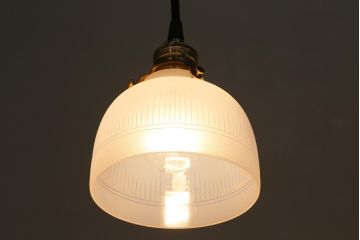 アンティーク照明　上品な雰囲気漂うオパールガラスのペンダントライト(天井照明、吊り下げ照明)(R-040085)