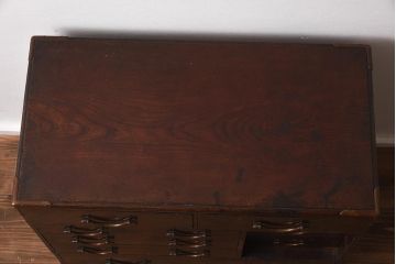 アンティーク家具　和製アンティーク　明治大正期　総ケヤキ材　玉杢　銅金具　赤みがかった色味がレトロな小箪笥(引き出し、小物収納)(R-040086)
