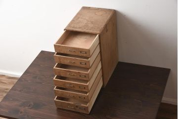 レトロ家具　昭和レトロ　昭和中期　ネームプレート付き　レトロな佇まいが魅力の小引き出し(小物収納、サイドチェスト)(R-040091)