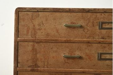 レトロ家具　昭和レトロ　昭和中期　ネームプレート付き　レトロな佇まいが魅力の小引き出し(小物収納、サイドチェスト)(R-040091)