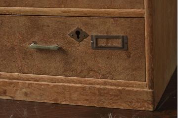 レトロ家具　昭和レトロ　昭和中期　ネームプレート付き　レトロな佇まいが魅力の小引き出し(小物収納、サイドチェスト)(R-040091)
