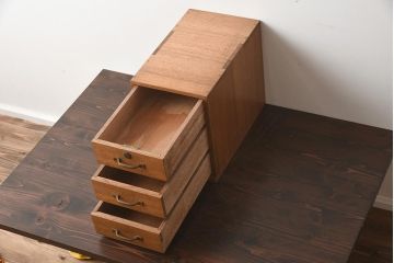 レトロ家具　昭和レトロ　昭和中期　素朴な風合いがレトロな小引き出し(小物収納、卓上収納)(R-040092)