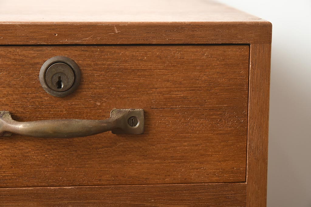 レトロ家具　昭和レトロ　昭和中期　素朴な風合いがレトロな小引き出し(小物収納、卓上収納)(R-040092)