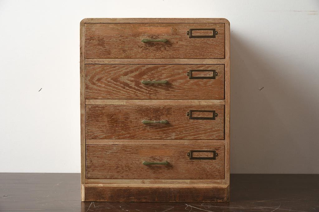 レトロ家具　昭和中期　ネームプレート付き　ナラ材　ナチュラルな雰囲気が魅力の小引出し(卓上収納、小物収納)(R-040094)