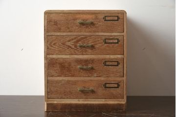 レトロ家具　昭和中期　ネームプレート付き　ナラ材　ナチュラルな雰囲気が魅力の小引出し(卓上収納、小物収納)(R-040094)