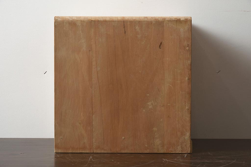 レトロ家具　昭和中期　ネームプレート付き　ナラ材　ナチュラルな雰囲気が魅力の小引出し(卓上収納、小物収納)(R-040094)