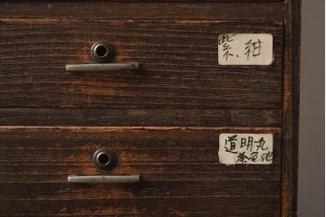 アンティーク家具　和製アンティーク　昭和初期　味のある桐材製の小引き出し(卓上収納、小物収納)(R-040095)