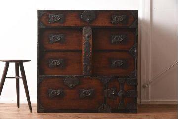 【簡易リペア限定品】アンティーク建具　江戸明治期　前面ケヤキ材　閂(かんぬき)付き　希少!和の雰囲気を高める時代物の岩谷堂箪笥(衣裳箪笥、時代箪笥、収納箪笥)(R-040099)
