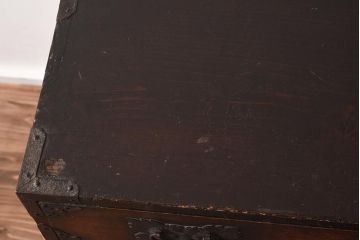 アンティーク家具　江戸明治期　前面ケヤキ材　閂(かんぬき)付き　希少!和の雰囲気を高める時代物の岩谷堂箪笥(衣裳箪笥、時代箪笥、収納箪笥)(R-040099)