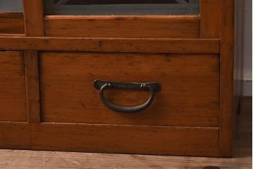 アンティーク家具　引き出し付き　ガラスの模様がおしゃれな小型の収納棚(戸棚、キャビネット)(R-040100)