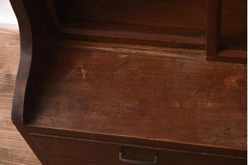 アンティーク家具　三方ケヤキ材　戸棚と引き出しが備わったレトロなキャビネット(収納棚)(R-040101)