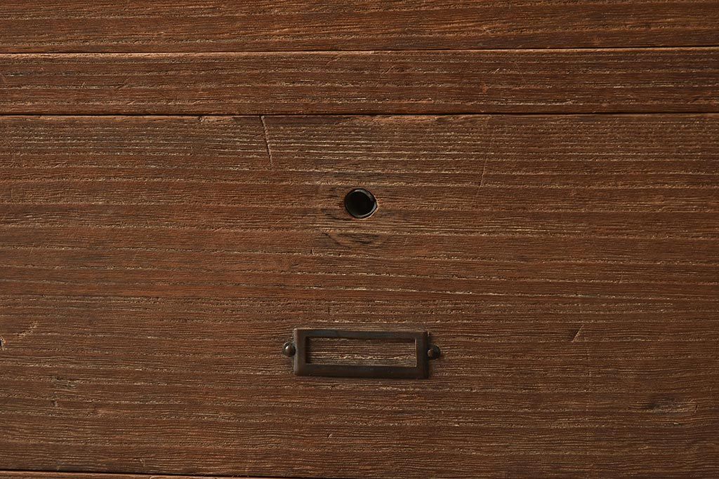 アンティーク家具　昭和初期　総桐材　味わい深い風合いのシンプルな重ね箪笥(衣裳箪笥、時代箪笥、桐箪笥、桐たんす)(R-040102)