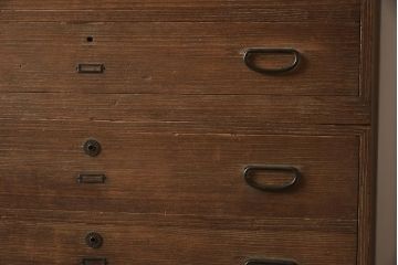アンティーク家具　昭和初期　総桐材　味わい深い風合いのシンプルな重ね箪笥(衣裳箪笥、時代箪笥、桐箪笥、桐たんす)(R-040102)
