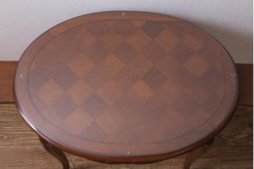 ヴィンテージ家具　格納天板付き　パーケット天板や彫りがおしゃれなアメリカ製のアクセントテーブル(ビンテージ)(R-040104)