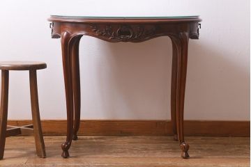 ヴィンテージ家具　格納天板付き　パーケット天板や彫りがおしゃれなアメリカ製のアクセントテーブル(ビンテージ)(R-040104)
