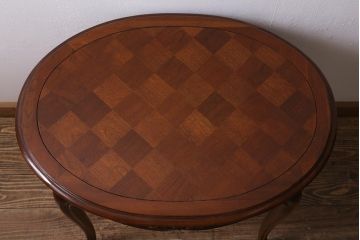 ヴィンテージ家具　格納天板付き　パーケット天板や彫りがおしゃれなアメリカ製のアクセントテーブル(ビンテージ)(R-040104)