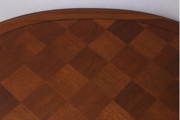 ヴィンテージ家具　格納天板付き　パーケット天板や彫りがおしゃれなアメリカ製のアクセントテーブル(ビンテージ)(R-040104)
