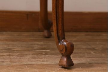 ヴィンテージ家具　格納天板付き　パーケット天板や彫りがおしゃれなアメリカ製のアクセントテーブル(ビンテージ)(R-040104)