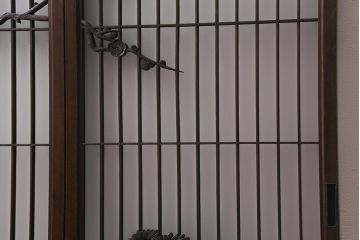 ラフジュ工房オリジナル　古建具リメイク　組子　和の風情漂う組子が魅力の収納棚(書院戸、戸棚、キャビネット)(R-040106)