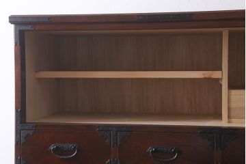 中古　国産民芸家具　力強い木目が目を引く衣装箪笥(重ね箪笥、引き出し、収納棚)(R-040107)