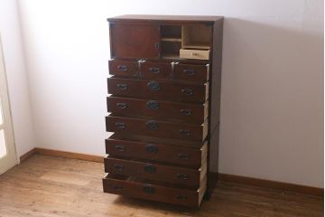 中古　国産民芸家具　力強い木目が目を引く衣装箪笥(重ね箪笥、引き出し、収納棚)(R-040107)