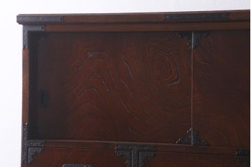 中古　国産民芸家具　力強い木目が目を引く衣装箪笥(重ね箪笥、引き出し、収納棚)(R-040107)