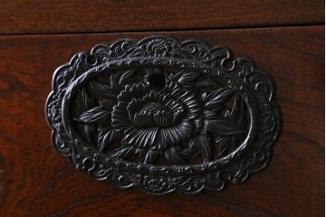 中古　国産民芸家具　力強い木目が目を引く衣装箪笥(重ね箪笥、引き出し、収納棚)(R-040107)