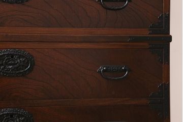 中古　国産民芸家具　力強い木目が目を引く衣装箪笥(重ね箪笥、引き出し、収納棚)(R-040107)