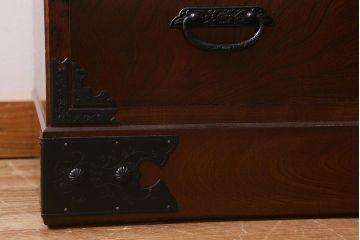 中古　国産民芸家具　力強い木目が目を引く衣装箪笥(重ね箪笥、引き出し、収納棚)(R-040107)