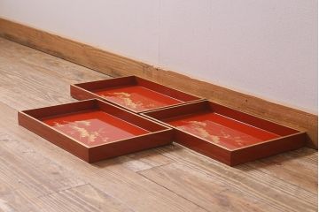 アンティーク雑貨　輪島塗　松竹梅の沈金蒔絵盆3枚セット(木製漆器)(R-040115)