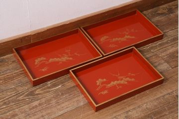 アンティーク雑貨　輪島塗　松竹梅の沈金蒔絵盆3枚セット(木製漆器)(R-040115)