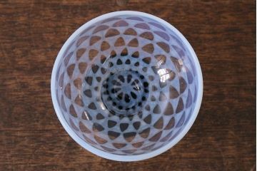 アンティーク雑貨　レトロ雑貨　大正期　乳白鱗紋　エナメル脚　碗形氷コップ(和ガラス)(R-040123)