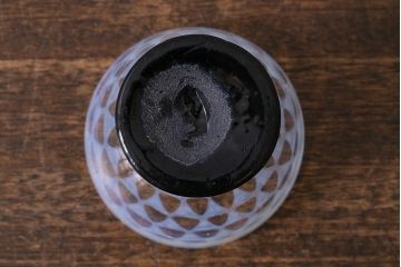 アンティーク雑貨　レトロ雑貨　大正期　乳白鱗紋　エナメル脚　碗形氷コップ(和ガラス)(R-040123)