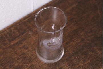 アンティーク雑貨　戦前　カブトビール　鼓型グラス(和ガラス、コップ)(R-040125)