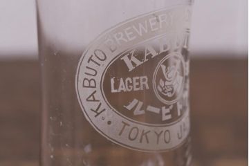 アンティーク雑貨　戦前　カブトビール　鼓型グラス(和ガラス、コップ)(R-040126)