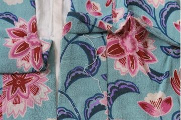 アンティーク雑貨　大正昭和初期　花鳥図　縮緬(ちりめん)長襦袢(古布正絹)(R-040129)